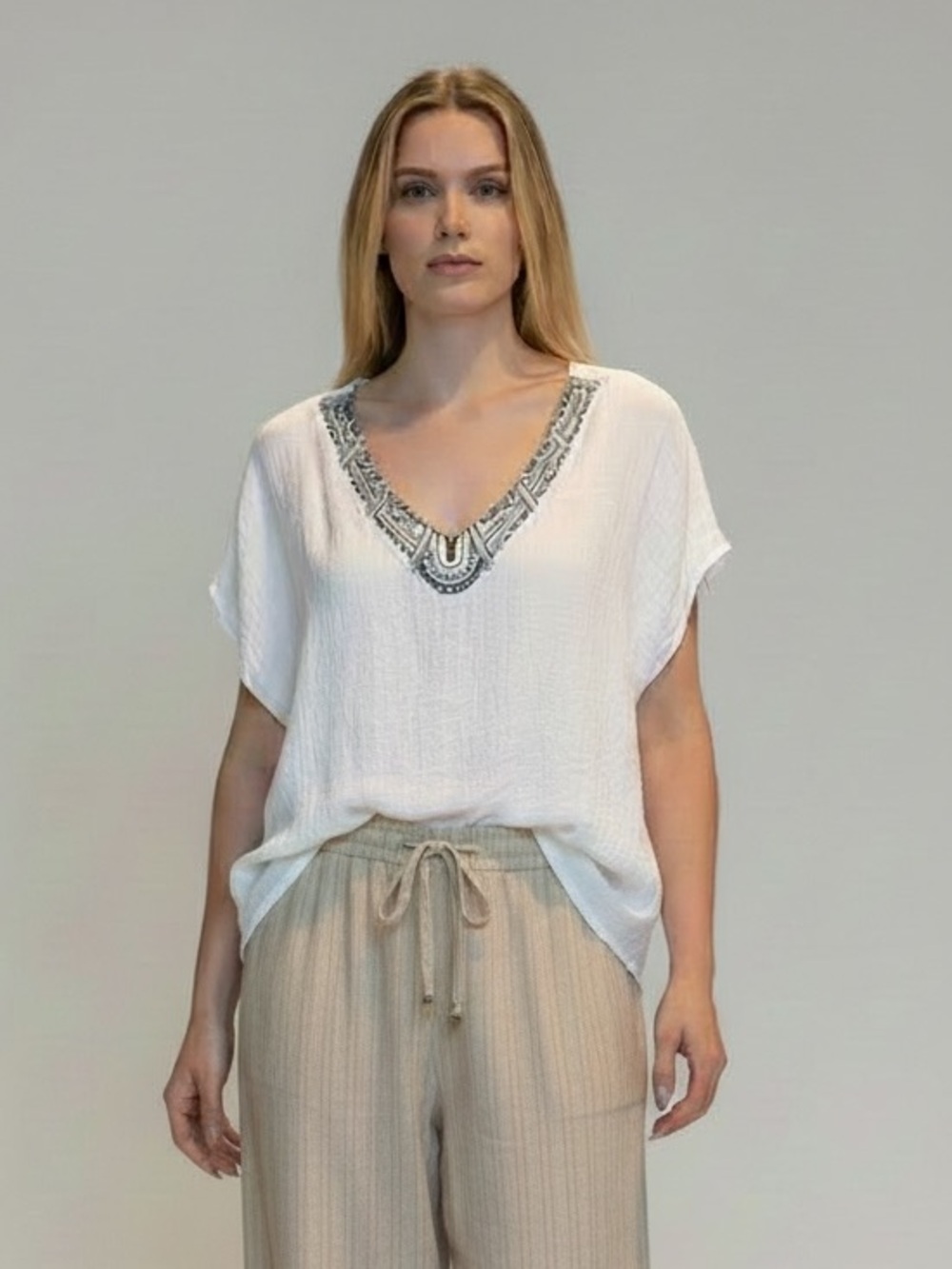 AGB White Beaded V-Neck Blouse Large Rayon Blend Textured Short Sleeve Top